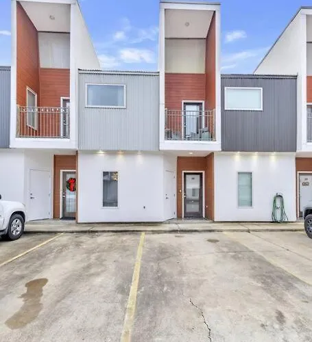 Cozy 2 Bed Townhome Near The Hospital Holiday home Lafayette