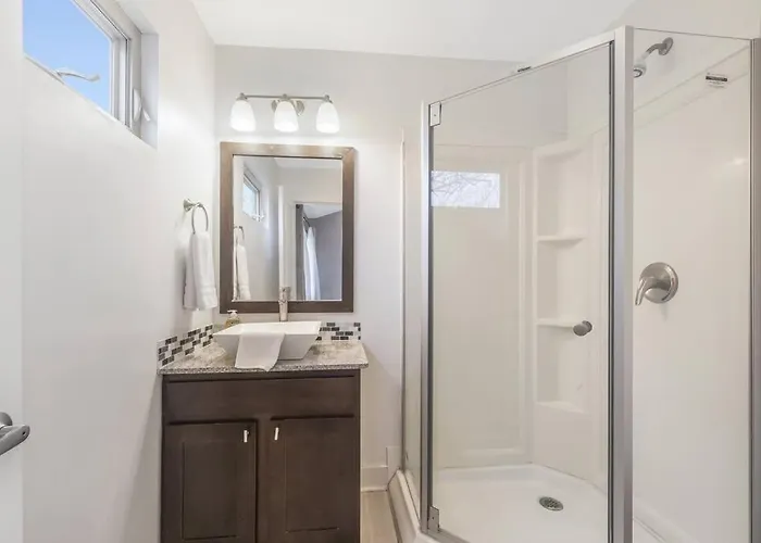 Holiday home Cozy 2 Bed Townhome Near The Hospital