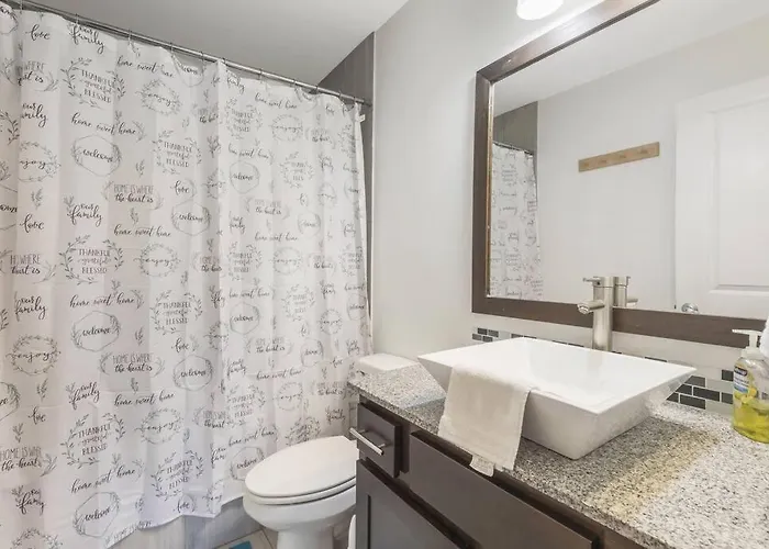Holiday home Cozy 2 Bed Townhome Near The Hospital