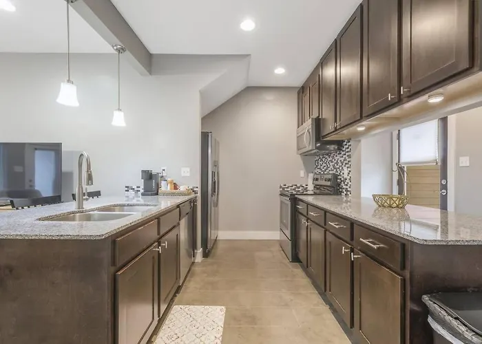 Cozy 2 Bed Townhome Near The Hospital Holiday home Lafayette